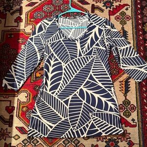 EUC J. McLaughlin Navy and White Leaf Print Women's Tunic Sz S